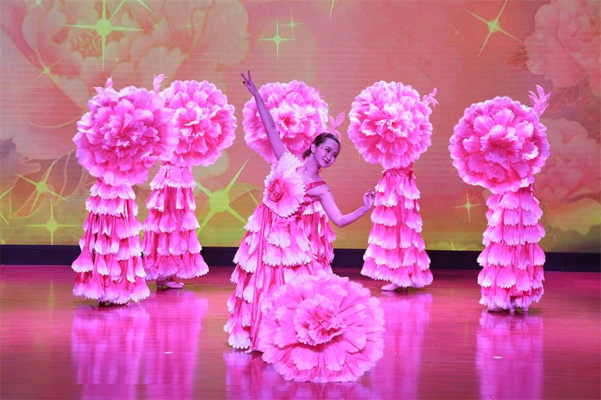 九游线上平台,九游（中国）2019年度工作动员大会---舞蹈《花开树恩》